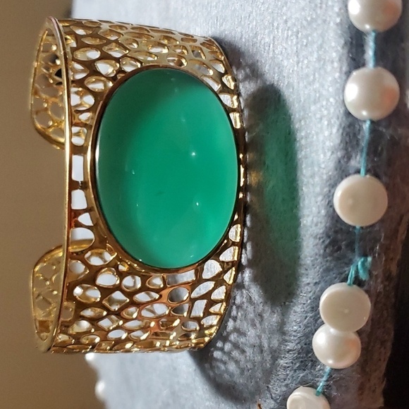 Green Onyx Thick Hinged Cutout Cuff Bracelet in Pure Solid Brass, sz 8 - Picture 7 of 10